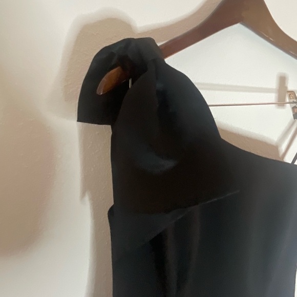 Eliza J One-Shoulder-Bow-Detail Gown Size 4 - Picture 4 of 6